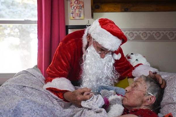 Un străbunic de 90 de ani îți dovedește că dragostea nu moare! Ce a făcut pentru soția lui suferindă. „Acum comunicăm cu ochii” - FOTO