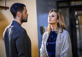 Fructul Oprit Online Sezonul 2 Episodul 17 Alex Poate Răsufla Ușurat După Ce A Divorțat Insă Ii Zboară Gandul La Sonia Cand Ești Singur De Sărbători Nu E Prea Ușor Www Infoziare Ro