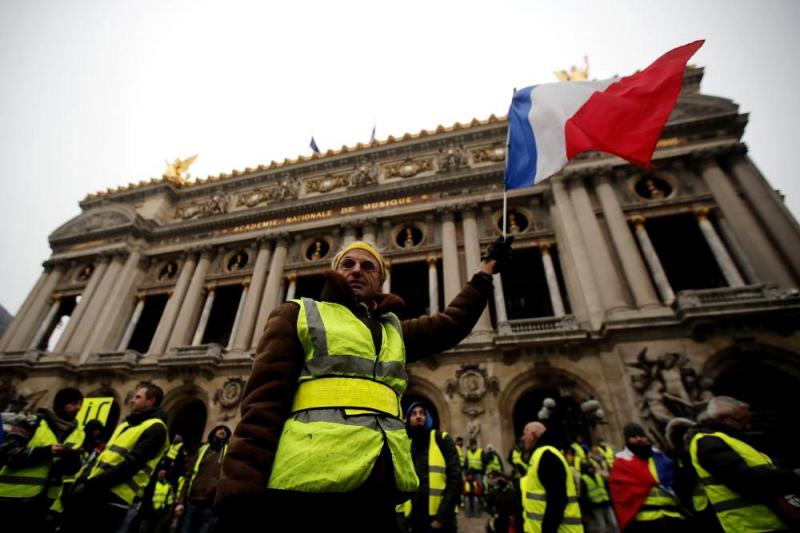 Protestele “vestelor galbene” din Franța nu se mai opresc! O tragedie fără margini s-a petrecut din cauza manifestanților
