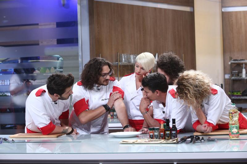 O nouă ediție savuroasă “Chefi la Cuțite” a început cu o probă pe măsură, emoții și preparate delicioase