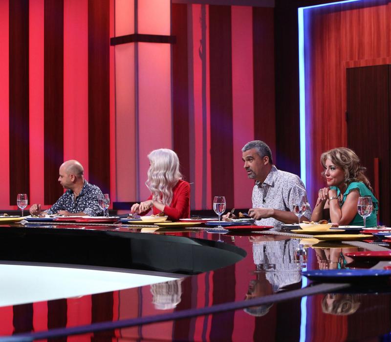 O nouă ediție savuroasă “Chefi la Cuțite” a început cu o probă pe măsură, emoții și preparate delicioase