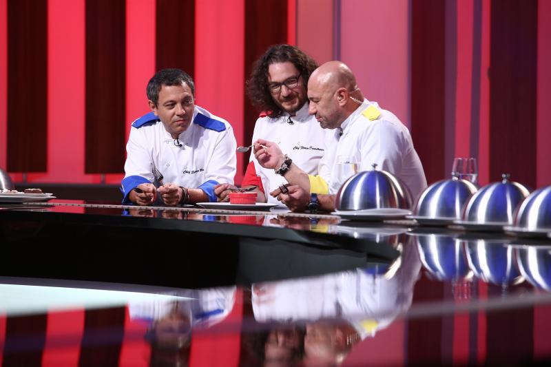 O nouă ediție savuroasă “Chefi la Cuțite” a început cu o probă pe măsură, emoții și preparate delicioase