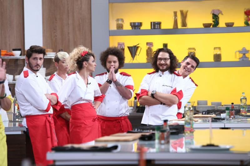 ”Chefi la cuțite” și Antena 1, în topul preferințelor românilor în prima zi de Crăciun! Ana, sora Danielei Crudu, test sub presiune la ”Chefi la cuțite”