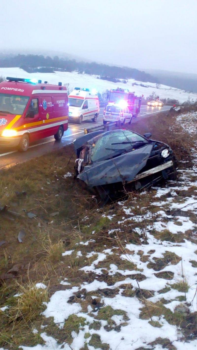 Tânără proiectată prin parbriz! Elicopterul SMURD nu a putut interveni la locul accidentului