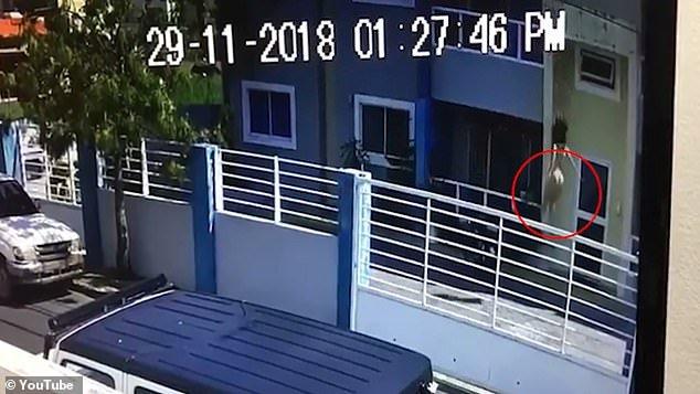 O prezentatoare TV cunoscută, în stare gravă, după ce a căzut în gol de la etajul al treilea! Ipoteză cumplită lansată de partenerul ei de viață