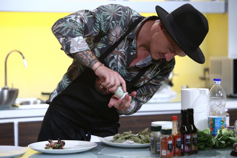 Ediție „cu de toate”! O reîntâlnire emoționantă i-a adus lacrimi în ochi lui Cătălin Scărlătescu. În același timp, Liviu și Andrei au făceau prăpăd în bucătărie