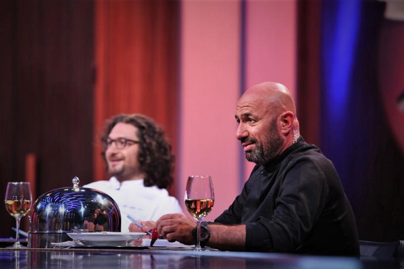 „Chefi la cuțite”, un nou record de audiență cu aproape 2.500.000 de telespectatori