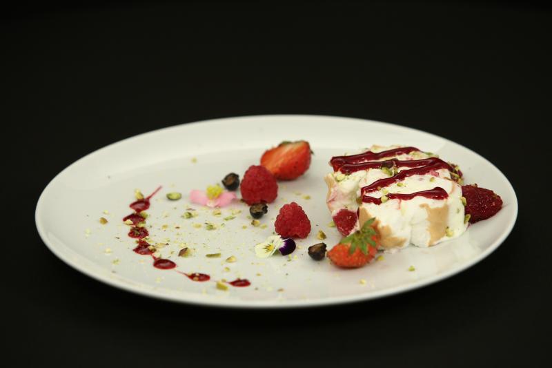 E doar o puștoiacă, dar a pregătit un mega desert! Andreea Enache vrea să fie primul copil care ajunge într-o echipă de la „Chefi la cuțite”