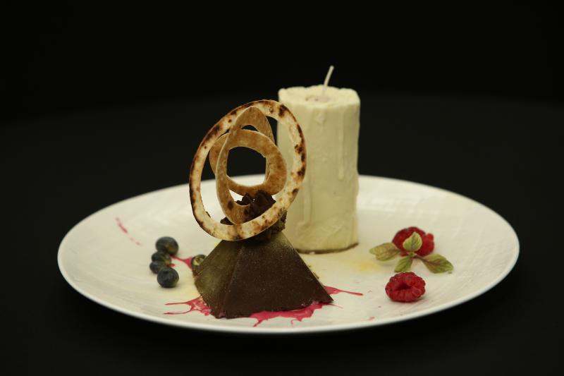 Nebunie curată și delicioasă în platoul pregătit de Cosmin Toma! „O să reinterpretez Cetatea Alba Iulia”- într-o farfurie!