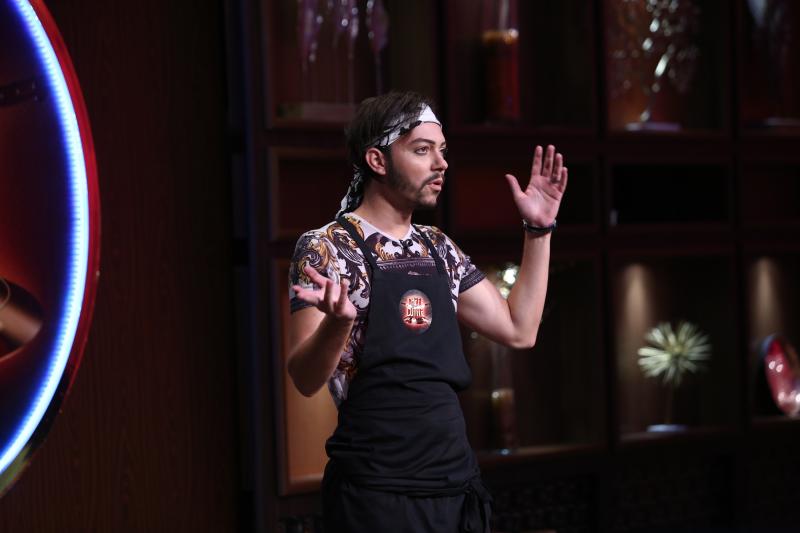 Florin Dumitrescu a dat CUȚITUL DE AUR! Povești puternice de viață, demonstrații de patriotism și mesaje din alte lumi, în ediția de marți „Chefi la cuțite”