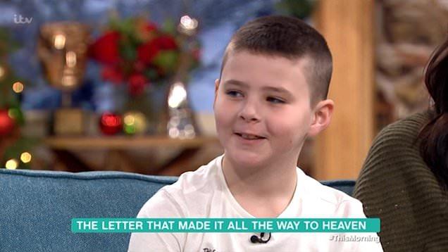 „Domnule poștaș, poți să-i duci asta lui tati în Rai, de ziua lui?”Un copil de șapte ani i-a trimis o scrisoare tatălui mort și a primit răspuns