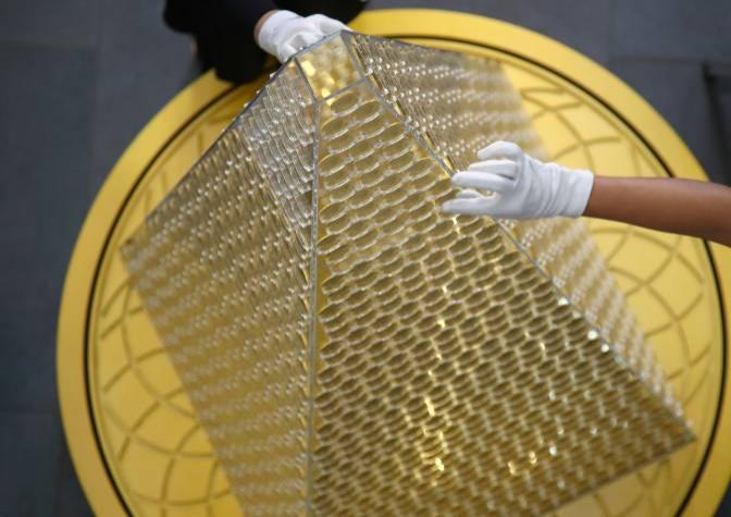 Iată cum arată cel mai scump brad din Europa! Decorațiunile lui constă în kilograme de aur pur, iar costurile se ridică la milioane de dolari