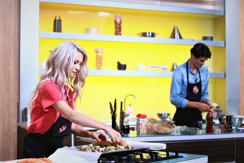 Andreea Bălan și soțul său fac echipă în bucătăria ”Chefi la cuțite”