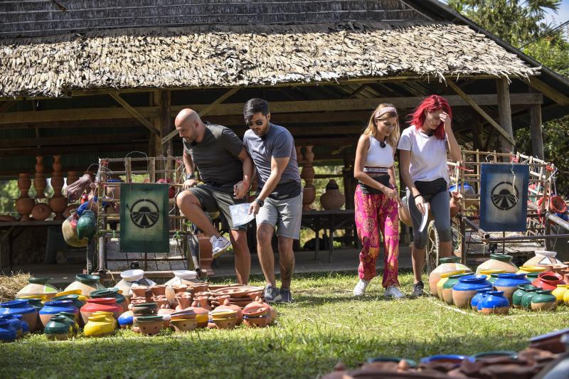 Raluka și Ana versus Liviu și Andrei, în jocul amuletei! Lupta se dă pe transportul vaselor de ceramică: Cioburi, nu glumă!