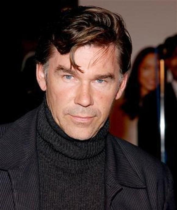 Îți mai amintești de Ben, din ”Sunset Beach”? Iată cât de sexy este acum, la 53 de ani! Feteloooor, e singur!