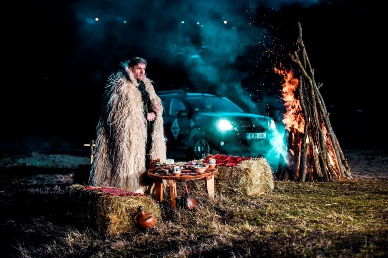 Maria Cârneci și Jean de la Craiova bat cu piciorul satele din Oltenia, în căutare de fete frumoase și talente, la “Ie, Românie”