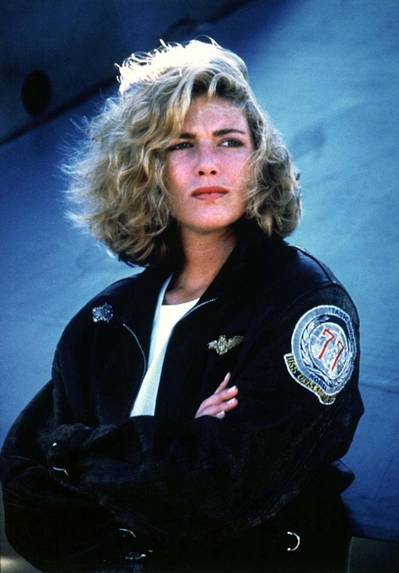 Sâmbătă, de la 23:15, Antena 1 difuzează "TOP GUN", filmul care l-a făcut celebru pe Tom Cruise. Cum arată acum blonda care i-a sucit minţile actorului. Kelly McGillis, transformare şoc