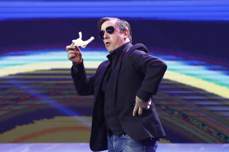 "Mr Bombastic, Mr Lover, Lover", pe scena "iUmor". Christian Lee, număr de MAGIE cum nu ai mai văzut: "Ai fost de senzaţie, bravo"