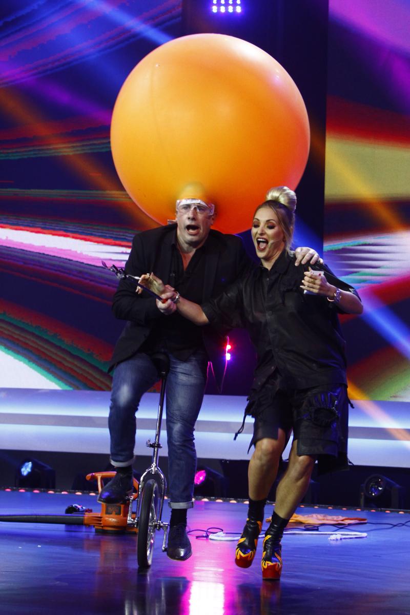 "Mr Bombastic, Mr Lover, Lover", pe scena "iUmor". Christian Lee, număr de MAGIE cum nu ai mai văzut: "Ai fost de senzaţie, bravo"