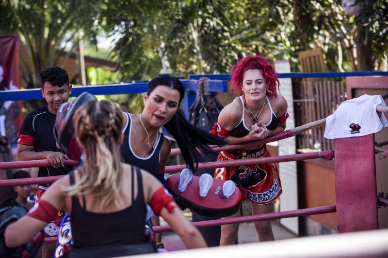 Cel MAI DUR TEST de până acum. ,,Asia Express” trimite vedetele în ringul de box. Luptă corp la corp pentru a rămâne în competiție: "Doare rău de tot". Vica: "Eu nu mă pot controla"