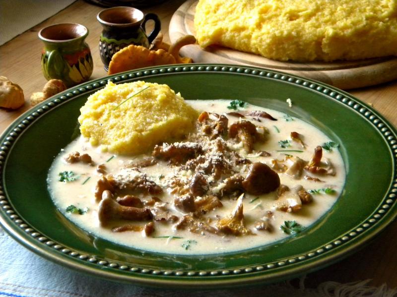 Gospodinele prepară mâncarea de Paşte după reţete din străbuni. Preparatele tradiţionale, deliciul turiştilor străini. Cighir, ciorbă rădăuţeană şi păstrăv în sos de smântână