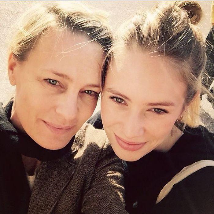 Nu se sfiesc să-și arate frumusețea naturală! Cum arată celebritățile fără pic de machiaj