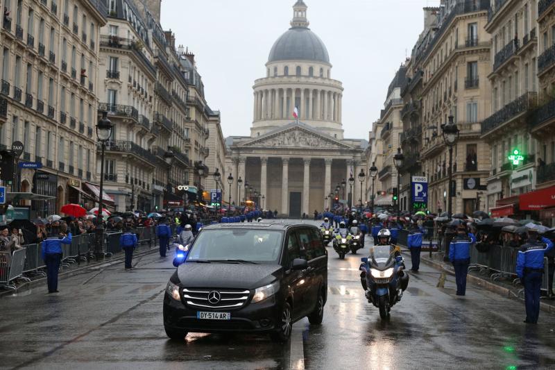 Imagini emoționante, până și președintele Macron a plâns! Franța și-a omogiat EROUL! Locotenentul Arnaud Beltrame, cel care  şi-a dat viaţa pentru a salva viaţa unui ostatic, comemorat de milioane de oameni