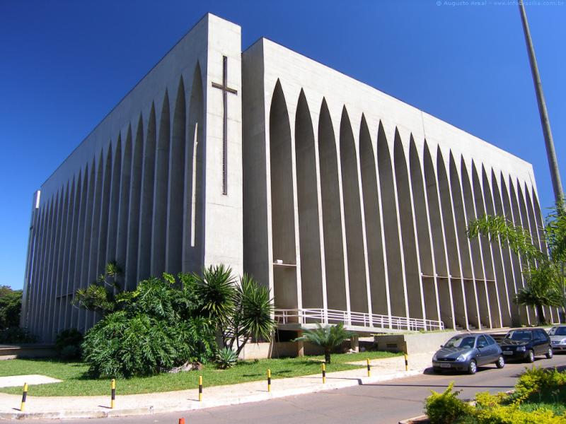 GALERIE FOTO: Biserica Dom Bosco, locul unde cerul atinge pământul. ”Aici e cel mai frumos albastru din lume!”
