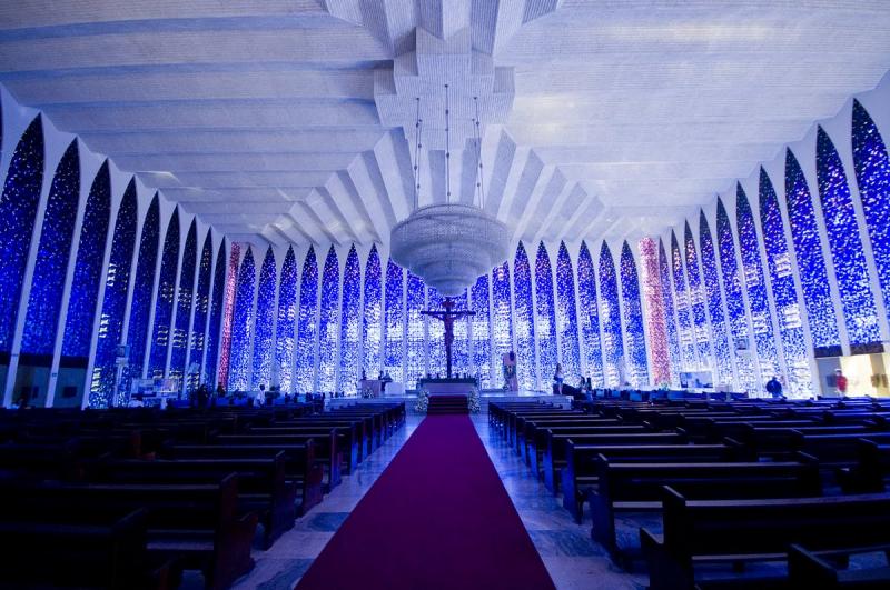 GALERIE FOTO: Biserica Dom Bosco, locul unde cerul atinge pământul. ”Aici e cel mai frumos albastru din lume!”