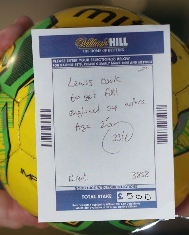 FOTO: Un englez a pariat 500 de lire în 2014 pe faptul că nepotul său va debuta în naționala Angliei înainte de vârsta de 26 de ani și a dat lovitura