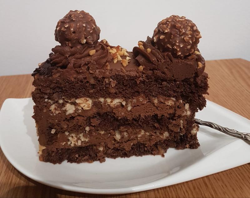Din categoria rețetelor celebre, de colecție - Tort Ferrero Rocher!