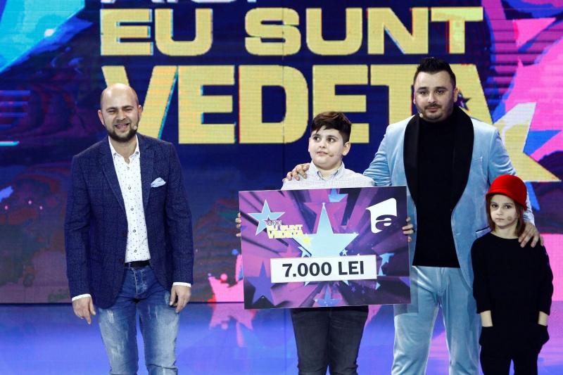 Liviu Guță și copiii săi, Mario și Maria, au donat cei 7.000 de lei câștigați la “Aici eu sunt vedeta” unui băiețel grav bolnav