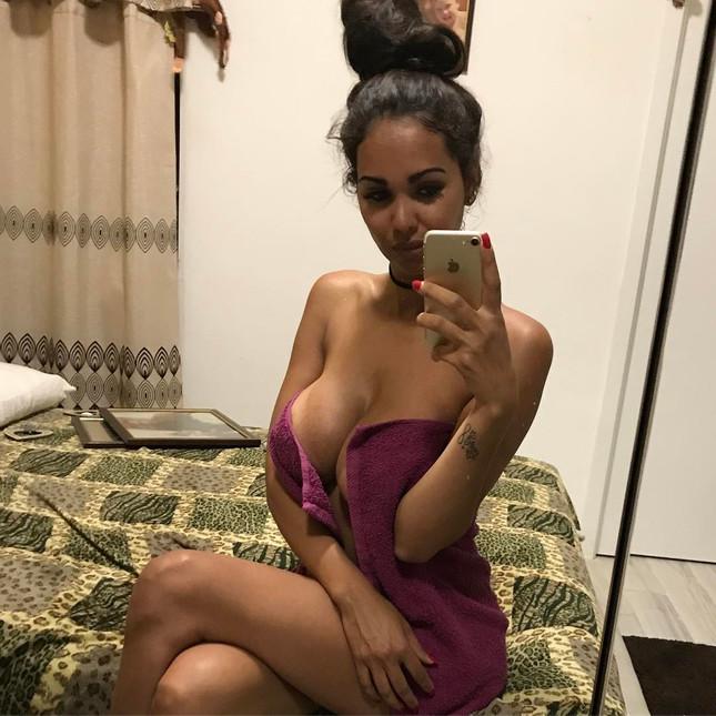 UNA PE ZI! Camyla, cea mai sexy susținătoare a Braziliei lui Neymar, merge la Cupa Mondială din Rusia!