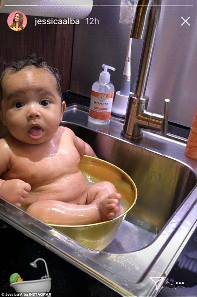 Jessica Alba, imagine emoționantă cu cel de-al treilea copil! Cum arată micuțul Hayes la trei luni