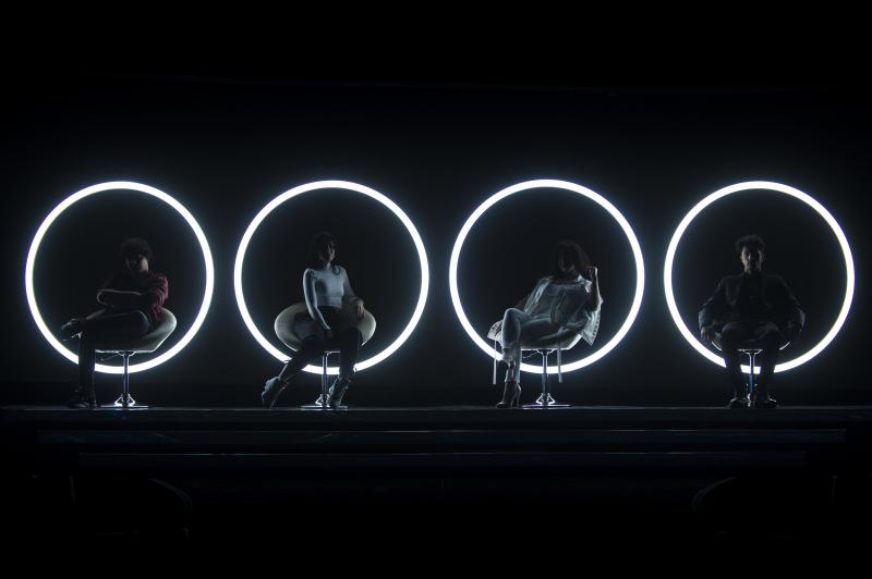 Yo, yo, yo! Aici este THE FOUR - CEI 4, iar lupta se dă pe loc! Un singur cerc roșu te trimite acasă, clar?