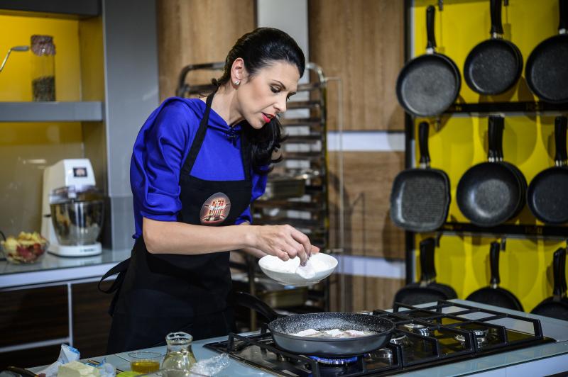 Nora a dat roba de avocat pe șorțul de bucătăreasă și l-a luat pe Scărlătescu de la masa juriului: "Ce cauți, Cătăline, la o femeie?"