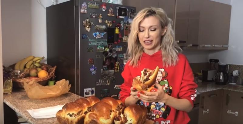 Andreea Bălan a învățat să gătească cozonaci de la soțul ei! Artista a făcut anunțul pe internet: ”Mi-am luat inima în dinți, iar anul acesta de Paște am intrat în bucătărie!”