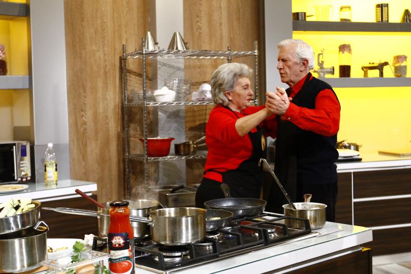Dragostea nu cunoaște vârstă! De 55 de ani, tanti Viorica iubește și gătește: S-a lăsat cu tango în bucătăria "Chefi la cuțite"