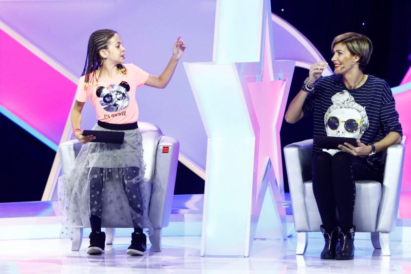 Deși a zburat fără probleme cu MIG-ul, Roxana Ciuhulescu se teme să urce în lift! „Mă ia cu transpirații, mi se înmoaie picioarele”