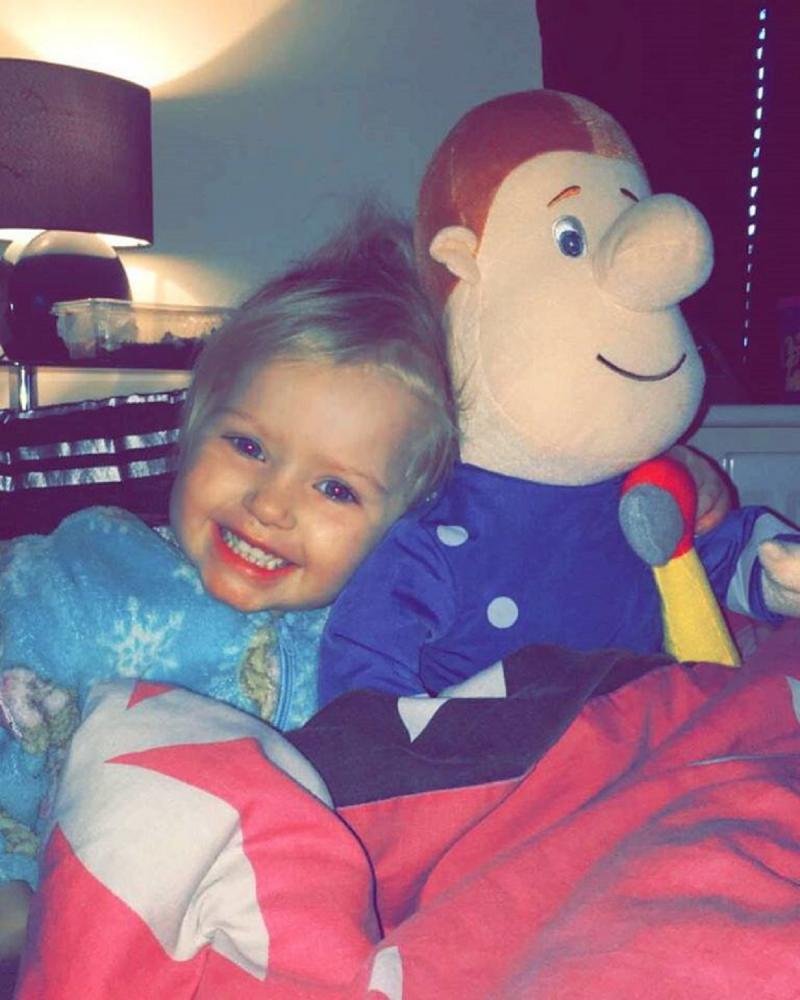 O mamă nu a ripostat când o rudă i-a pupat fetița pe obrăjori. Micuța a fost apoi la un pas de moarte, după ce virusul Herpes „a mâncat-o de vie”