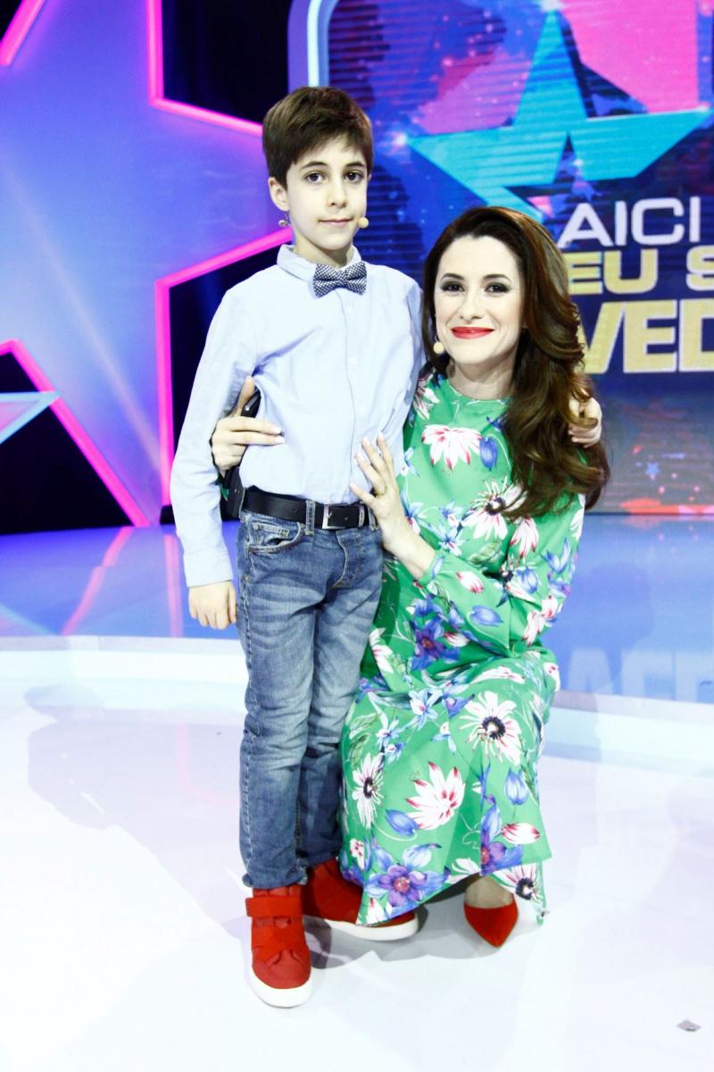 Azi, de la ora 20.00, la “Aici eu sunt vedeta”: Iuliana Tudor joacă fotbal în casă cu fiul său, Tudor