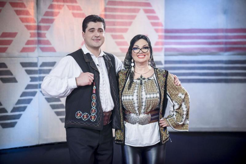 Diseară, de la ora 20.00, la “Ie, Românie”! Ozana Barabancea scrie și recită poezii patriotice