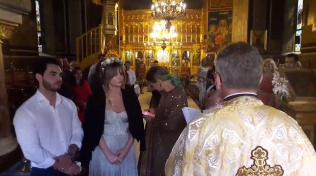 FOTO. Gestul făcut de Delia în fața preotului, la botezul nepoatei sale. Jurata de la X Factor a atras toate privirile
