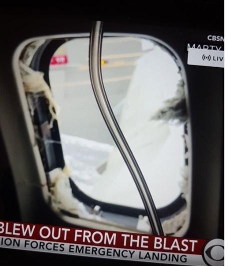 Caz şocant! Femeie rănită grav după ce a fost "aspirată" de unul dintre motoarele unui avion care s-a defectat în aer. VIDEO!