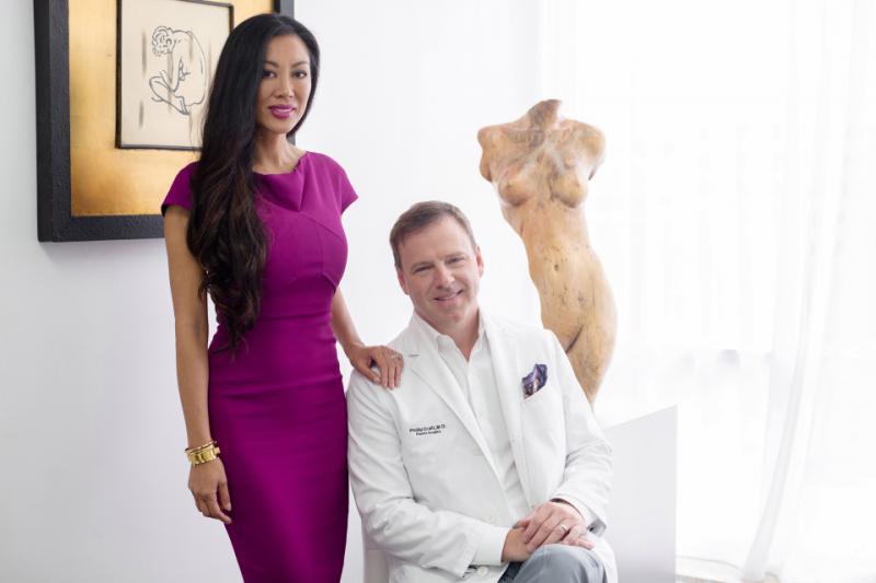 O voia perfectă! Un chirurg plastician şi-a operat soţia timp de 16 ani. Cum arată acum femeia. GALERIE FOTO!