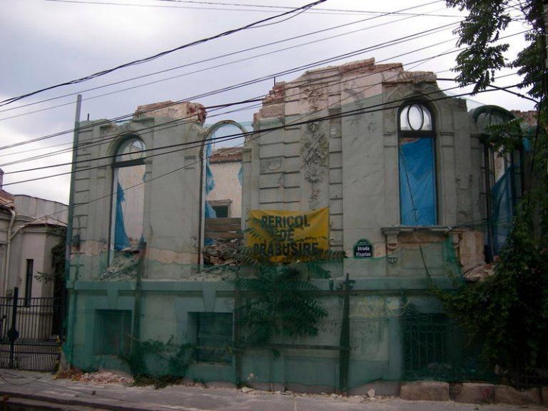 Minune Dumnezeiască pe strada Visarion: o casă din București a fost trasă la cer, cărămidă cu cărămidă!