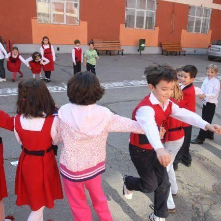 Mileu pe televizor, desene animate ”Sailor Moon”, muzică de la Andre, sifon: copilăria anilor '90 în imagini inedite