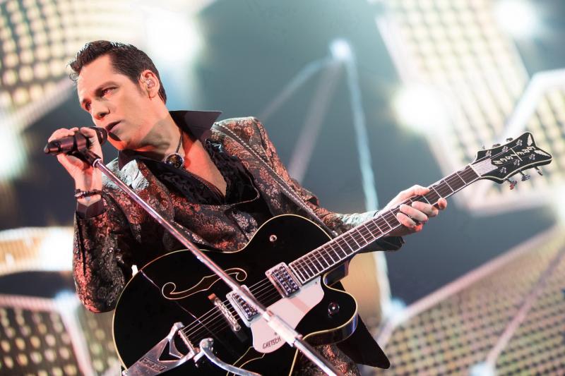 Așteptarea a luat sfârșit. Ștefan Bănică lansează piesa “Să zbor”