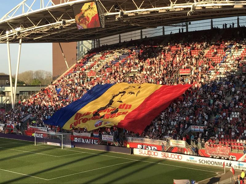 Imagini emoționante cu Mihai Neșu. Românul nu a fost uitat de cei de la Utrecht și a fost primit excepțional la meciul acestora cu Groningen