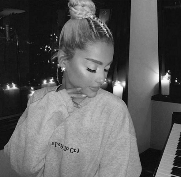 Ariana Grande și-a făcut schimbare de look! Cum arată acum artista